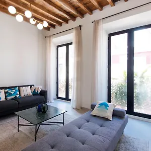 elegant-and-sophisticated-apartment-in-the-city-center.1costadelsol.com/